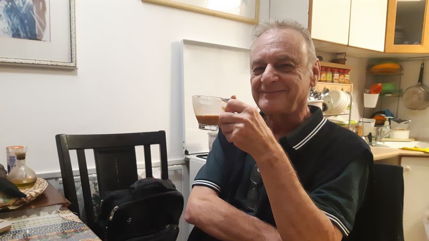 Uri Weber est sociologue de formation mais il a travaillé comme paysan puis comme ouvrier au kibboutz avant d'intégrer son conseil régional dans le nord d'Israël