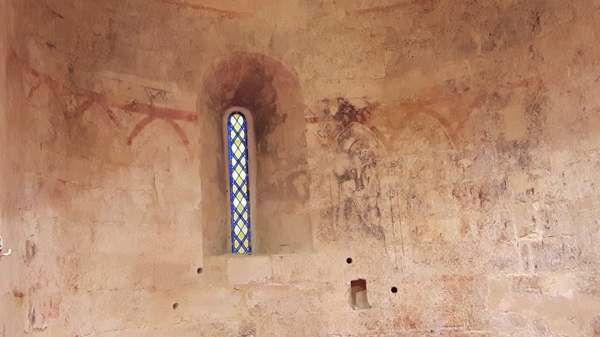 peintures murales sur les murs de la chapelle datant du milieu du 14ème siècle