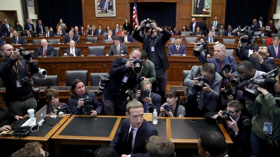Le fondateur de Facebook Mark Zuckerberg interrogé par le Congrès américain le 23 octobre ©AFP - Win McNamee