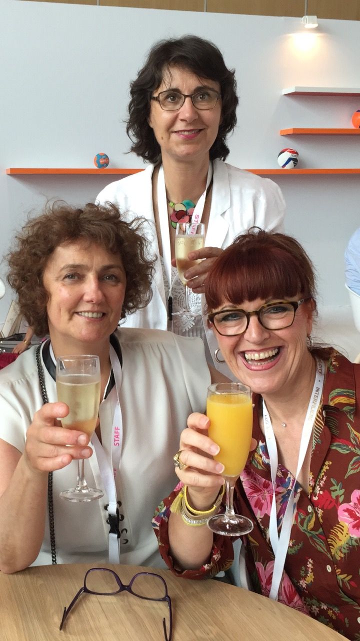 Marie Lise avec Claire et Marie Laure d'Euro Vet' au salon de la lingerie à Paris.