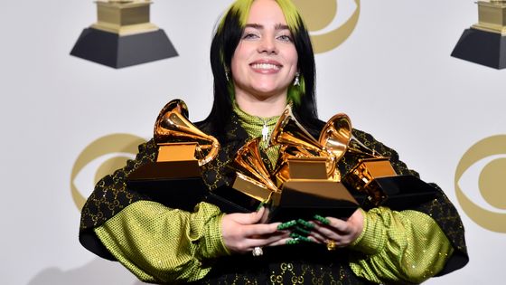 La chanteuse Billie Eilish rentre des Grammy Awards avec de nombreuses récompenses ©AFP - Alberto E. Rodriguez