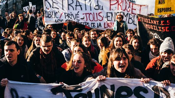 Des manifestants, hier, dans le cortège parisien contre la réforme des retraites ©AFP - Karine Pierre / Hans Lucas
