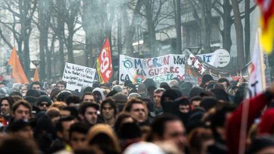 A Paris, le cabinet indépendant Occurrence a compté 28 000 manifestants. Ils étaient 250 000 selon la CGT, qui en avait revendiqué 370 000 le 9 janvier. ©AFP - JEROME GILLES / NURPHOTO