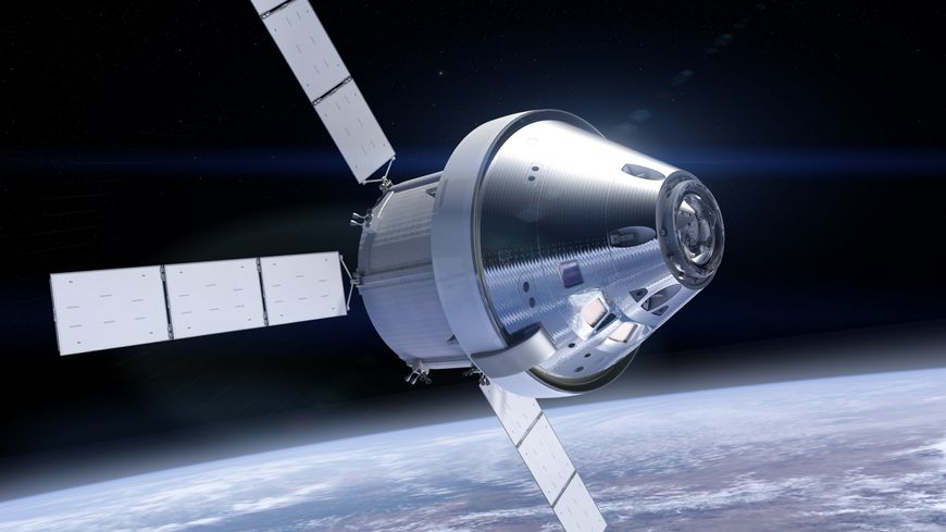 La capsule Orion, qui transportera les astronautes sur la Lune, comporte une partie européenne : le module de service (à gauche, supportant les panneaux solaires).