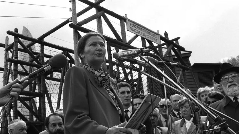 Simone Veil au camp de concentration de Natzweiler-Struthof (aujourd’hui en France) le 19 mai 1985