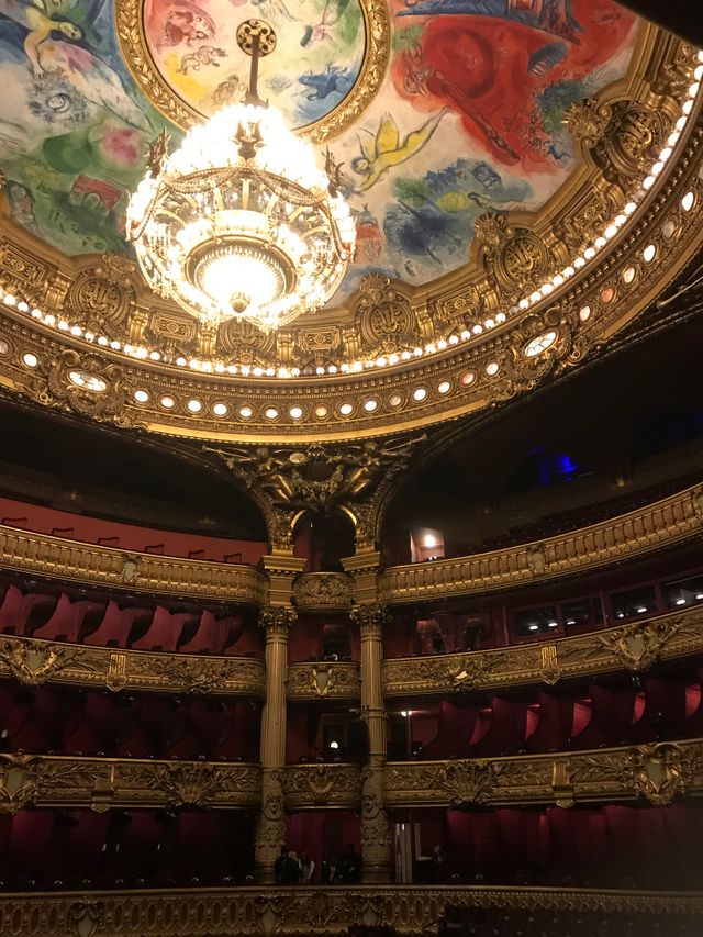 Vue du lustre depuis la loge numéro 5
