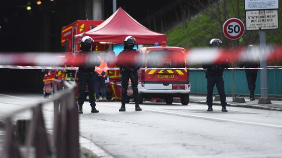 Photo prise à l’Haÿ-les-Roses le 3 janvier 2020 juste après l’attaque au couteau survenue dans un parc à Villejuif. ©AFP - CHRISTOPHE ARCHAMBAULT