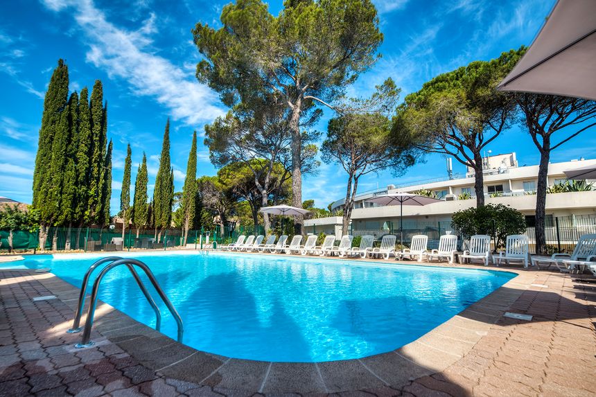 Piscine hotel-résidence Zénitude Fréjus