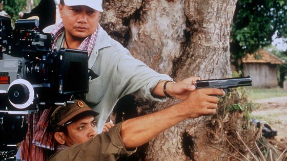 Rithy Panh sur le tournage de son film « Un soir après la guerre » ©Maxppp - Prod DB