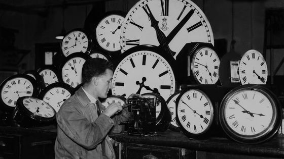 Un réparateur d'horloge à Londres - Keystone-France/Gamma-Keystone via Getty Images