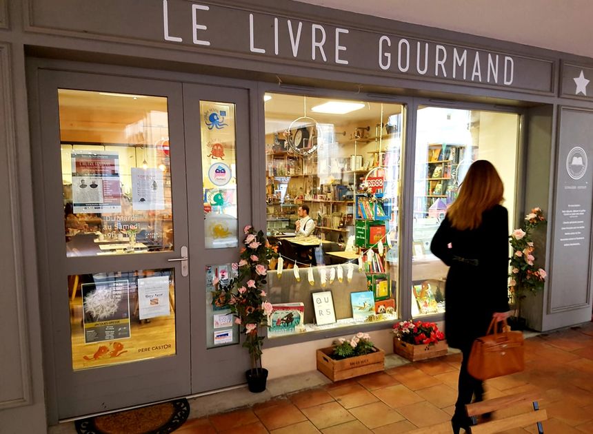 La façade du livre gourmand à Carpentras