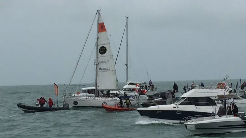 Jean Luc Van den Heede à son arrivée de la dernière Golden Globe Race aux Sables d'Olonne