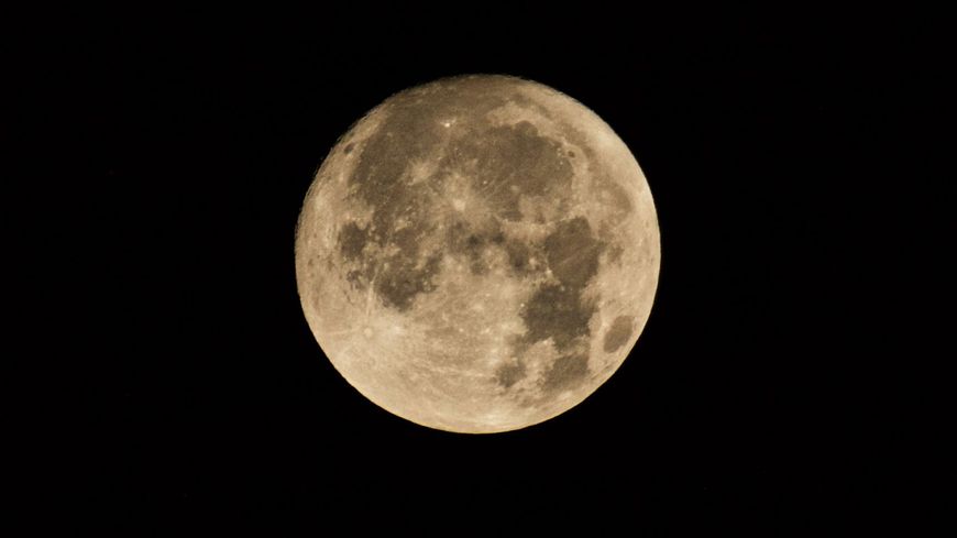 À près de 400 000 km de la Terre, la Lune s'apprête à revoir des humains dans la décennie qui vient. Les Etats-Unis ont prévu d'y alunir en 2024 avant d'ouvrir l'aventure à des non Américains.