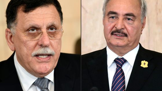 Fayez al-Sarraj (à gauche) et le General Khalifa Haftar ©AFP - Ho, Fethi Belaid