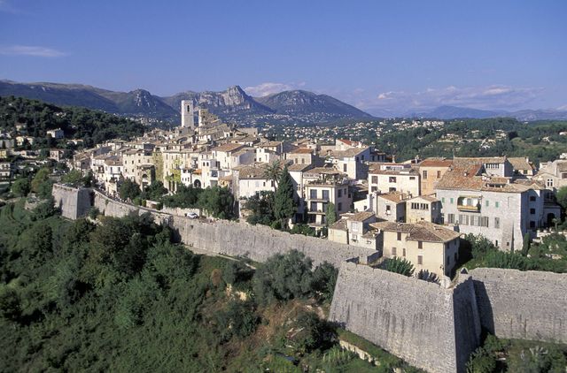 La commune de 3 500 habitants accueille chaque année 2 millions de curieux.