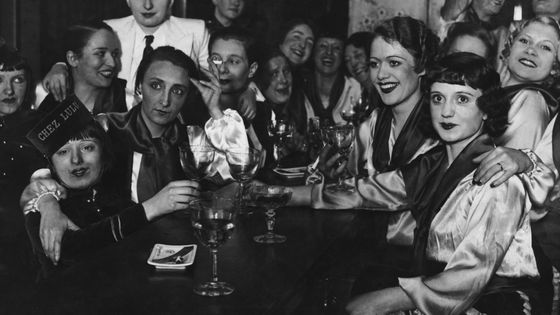 Un groupe de femmes célèbre un réveillon à Paris, vers 1925 ©Getty - FPG / Hulton Archive