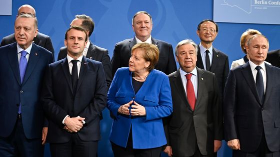 Libye : un accord fragile sur le cessez-le-feu. Les dirigeants mondiaux se réunissaient à Berlin le 19 janvier 2020 pour lancer une nouvelle campagne de paix en Libye ©AFP - TOBIAS SCHWARZ