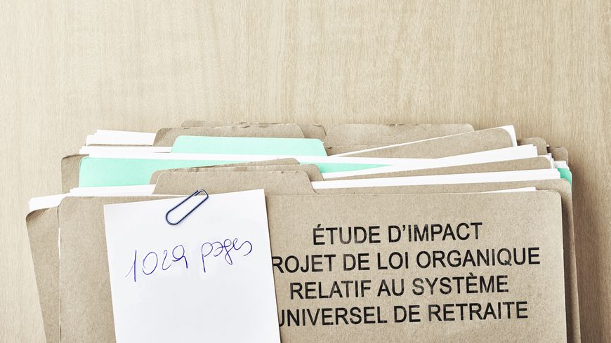Cette étude d'impact de plus de 1000 pages accompagne le projet de loi avec lequel elle est associée