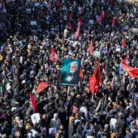 La foule lors des obsèques du général Qasem Soleimani dans sa ville de naissance de Kerman en Iran le 7 janvier.