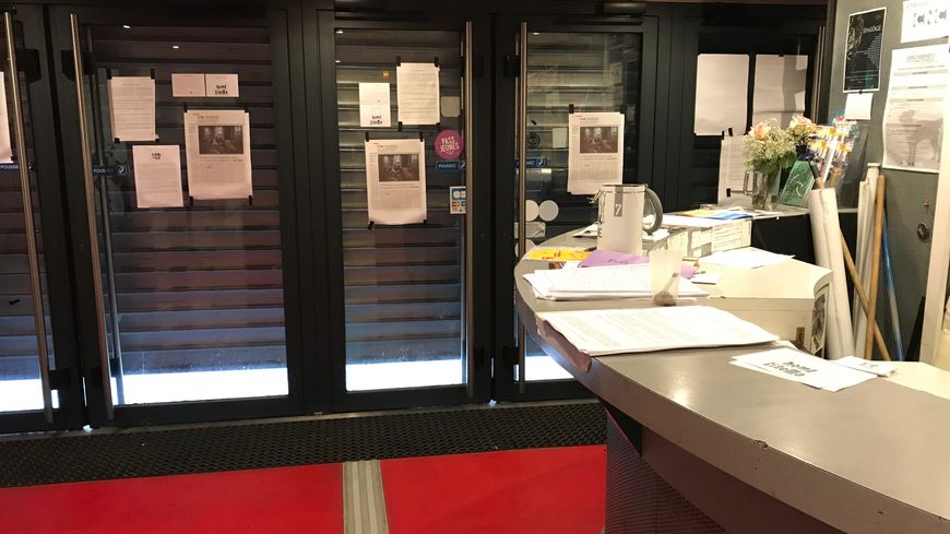 Le rideau de fer reste baissé jusqu'à 19h30.