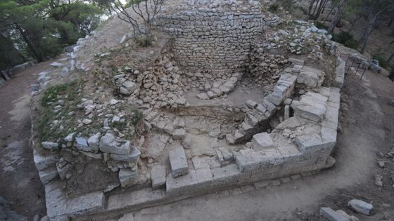 Les fortifications archaïque, hellénistique et tardo-antique de l'oppidum de Saint-Blaise. Tour de l'éperon sud. - © Jean Chausserie-Laprée / ville de Martigues