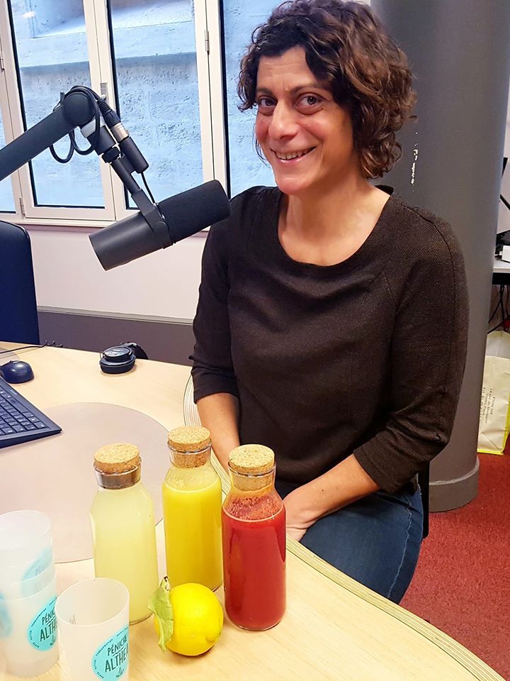 Séverine Durmaz, créatrice de la péniche Althéa, responsable du bar à jus.