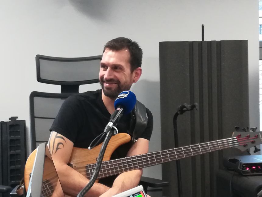 Iban DUPEROU , bassiste du groupe Atsegin