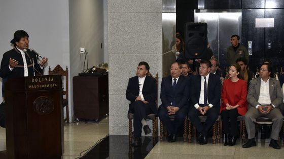 Evo Morales durant le discours face aux nouveaux ministres de son cabinet. On peut voir sur le siège le plus à gauche Juan Ramon Quintana. Photo datant de janvier 2019 ©AFP - AIZAR RALDES