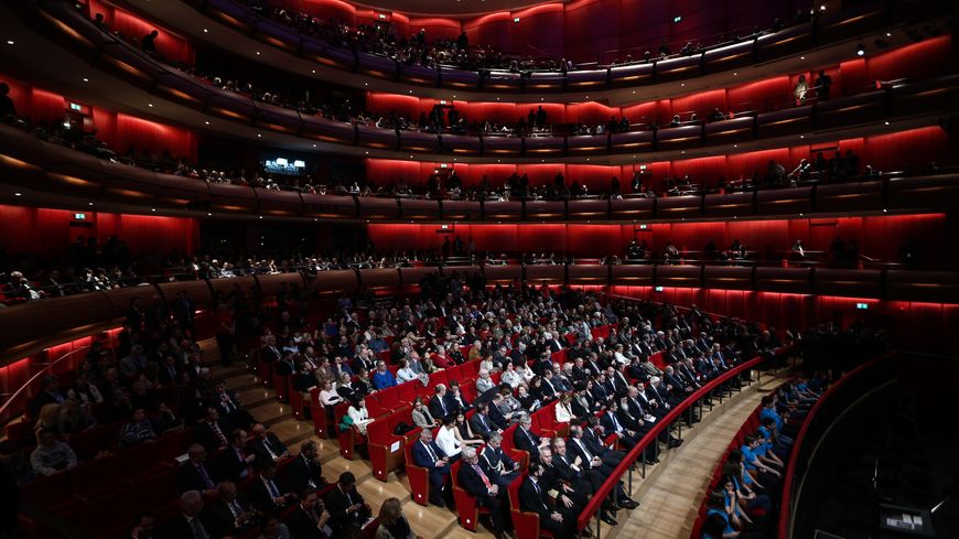 La grande salle de l'Opéra national de Grèce à Athènes conçue par Renzo Piano, lors de son inauguration en 2017