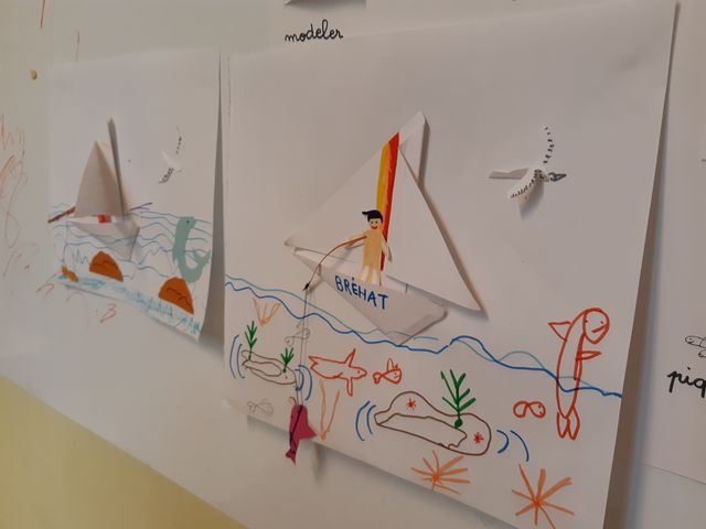 Un enfant de la famille Sido dessine son père en train de pêcher