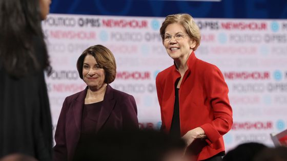 Amy Klobuchar (g.) et Elizabeth Warren (d.) ©AFP - JUSTIN SULLIVAN