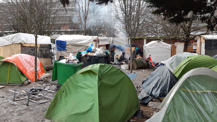 Le camp de migrants de la porte d'Aubervilliers, à Paris