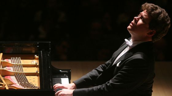 Le pianiste russe Denis Matsuev joue au Carnegie Hall de New York en février 2010 ©Getty - Hiroyuki Ito
