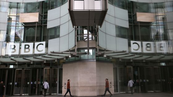 La BBC annonce un plan de départ de 450 journalistes. ©AFP - CRÉDITDANIEL LEAL-OLIVAS