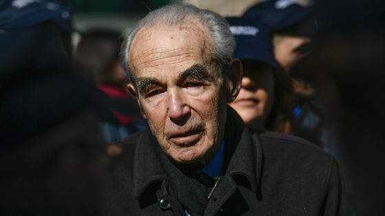 Robert Badinter en avril 2019 à la prison de la Santé ©AFP - STEPHANE DE SAKUTIN