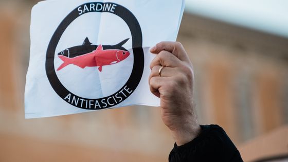 Rassemblement des "sardines" contre la Lega ©AFP - ELIANO IMPERATO