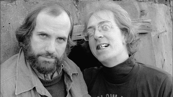 Le réalisateur américain Brian de Palm et l'acteur Bill Finley posent pour la promotion du film "Phantom of the Paradise" à New-York en 1974. ©Getty - Photo by Allan Tannenbaum/Getty Images