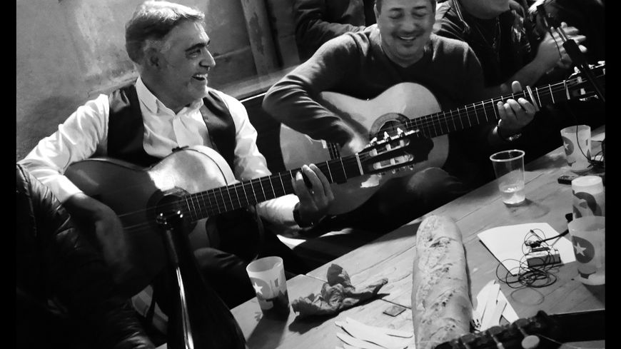 Antoine "Tato" Garcia, entouré des rumberos de Perpignan