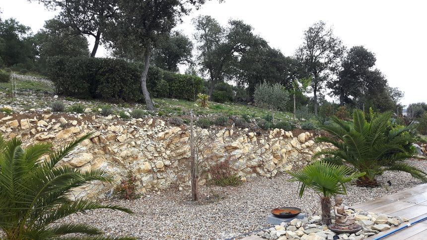 la verdure au plus près de la villa