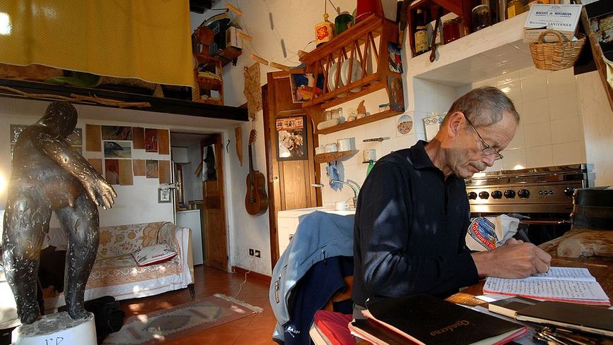 L'écrivain Erri de Luca dans sa maison, près de Rome