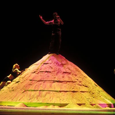 Première de “Roberto Zucco” de Bernard-Marie Koltès, mise en scène par Lluis Pascual au Théâtre María Guerrero de Madrid, en 2005.