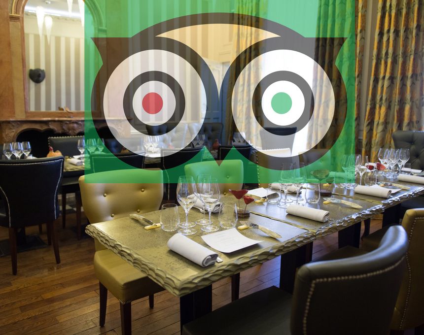 Une salle de restaurant dominée par le logo de TripAdvisor. Photo du 24 octobre 2015