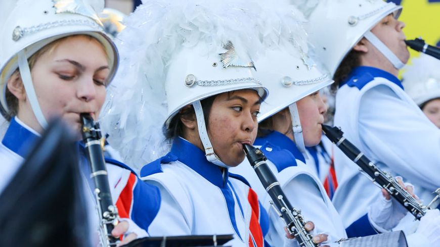 Lycéens du West Orange High School pendant la parade du Nouvel An à Londres