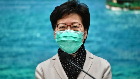 Carrie Lam, cheffe de l'exécutif de Hong Kong, donne une conférence de presse sur les mesures prises pour endiguer l'épidémie sur le territoire hongkongais. 28/01/2020 ©AFP - Anthony WALLACE