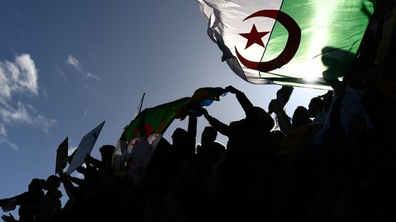 Manifestation des algériens contre le cinquième mandat du président Abdelaziz Bouteflika (Paris, le 10/03/2019) ©Maxppp - Julien Mattia