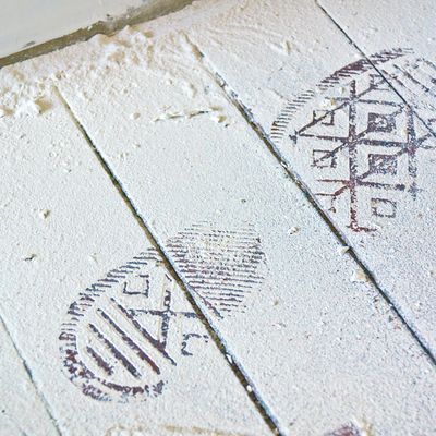 Trace de pieds dans la poussière