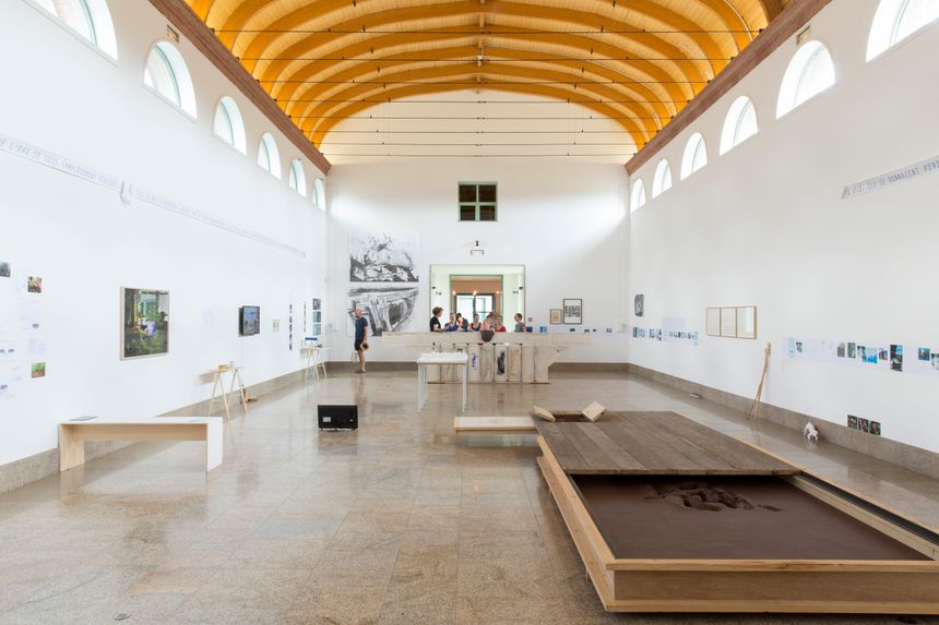 Dans La Nef du Centre International d'Art et du Paysage, l'exposition “De l’île au monde” Vassivière Utopia 2019 | Île de Vassivière