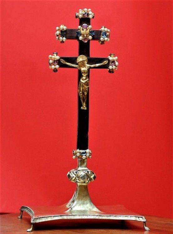 les reliques de la Croix d'Anjou conservée par les sœurs de la Girouardière à Baugé-en-Anjou