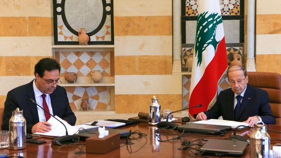 Le président libanais Michel Aoun lors de la première réunion avec le nouveau gouvernement au palais présidentiel, le 22 janvier 2020. Le nouveau Premier ministre, Hassan Diab, a alerté sur la "catastrophe" économique qui frappe le pays. ©AFP