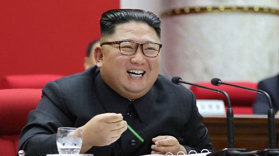 Cité par l'agence de presse officielle KCNA, Kim Jong-un a déclaré qu'il n'y avait plus aucune raison pour la Corée du Nord de se tenir au gel des essais nucléaires ©AFP - STR / KCNA VIA KNS